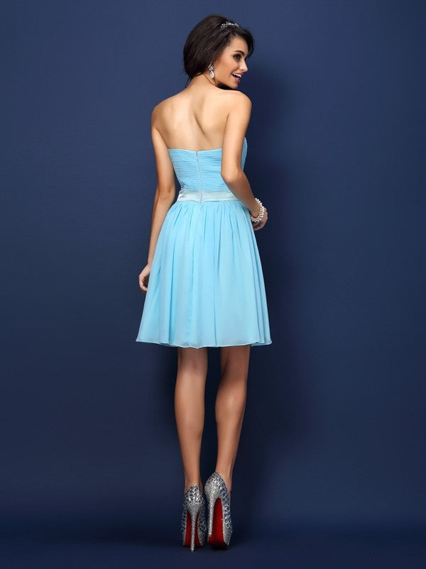 A-Linie/Princess-Linie Trägerlos Falten Ärmellos Kurz Chiffon Brautjungfernkleider Homecoming-Kleid