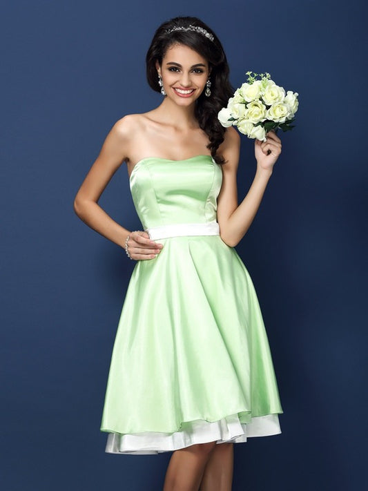 A-Linie/Princess-Linie Trägerlos Ärmellos Kurz Seide wie Satin Brautjungfernkleider Homecoming Cocktailkleid