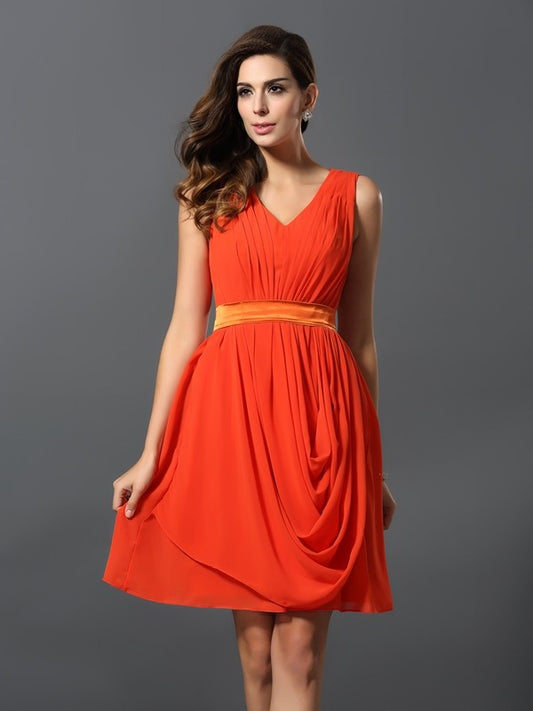 A-Linie/Princess-Linie V-Ausschnitt Falten Ärmellos Kurz Chiffon Brautjungfernkleider Homecoming Ballkleid