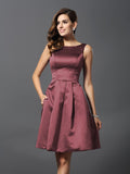 Vestidos de dama de honor cortos de satén con corte A/princesa y escote redondo sin mangas