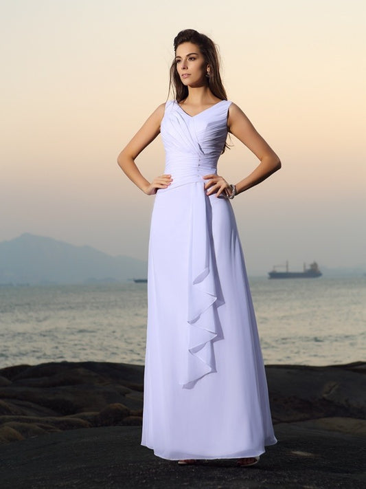 A-Linie/Princess-Linie V-Ausschnitt Falten Ärmellos Lang Chiffon Strand Brautkleider