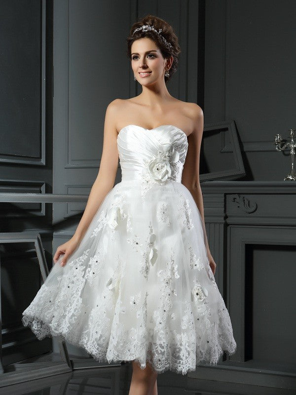Vestidos de novia de satén cortos, sin mangas, con escote corazón, corte A/princesa y fruncido