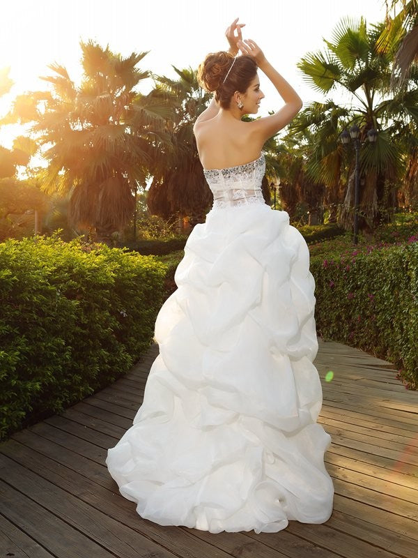 A-Linie/Princess-Linie Herzausschnitt Perlenstickerei Ärmellos High Low Organza Brautkleider