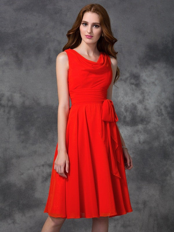 Vestido de dama de honor corto de gasa sin mangas con volantes y corte A/princesa para fiesta de graduación o boda.