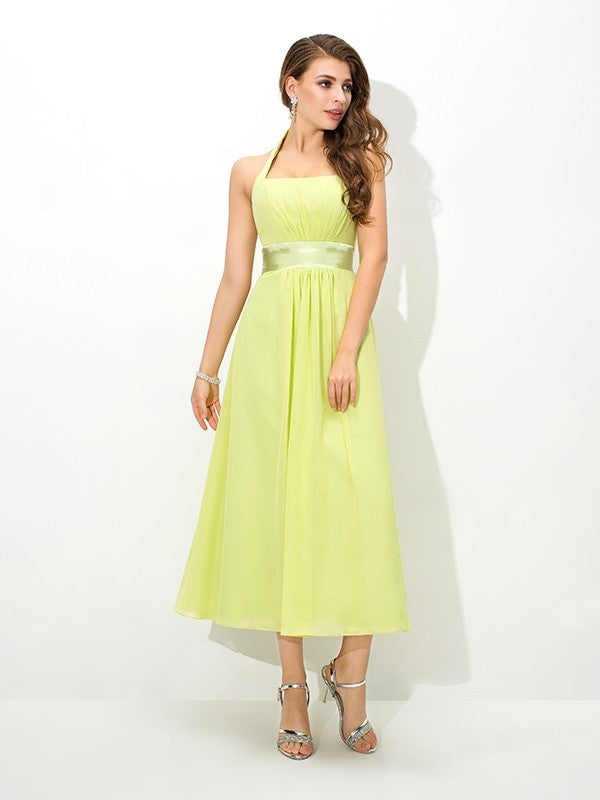 Vestido de dama de honor de gasa larga, sin mangas, con cuello halter, corte princesa, plisado, para invitada de boda