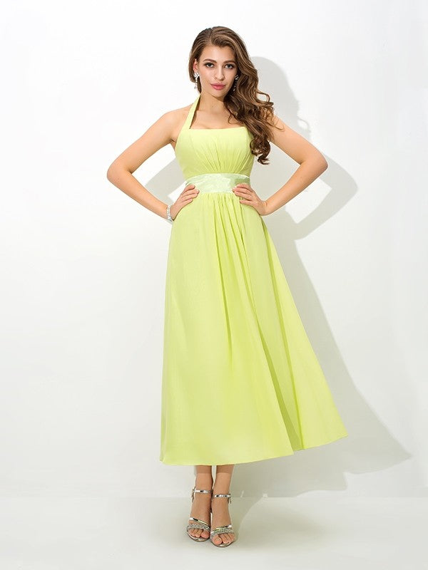 Vestido de dama de honor de gasa larga, sin mangas, con cuello halter, corte princesa, plisado, para invitada de boda