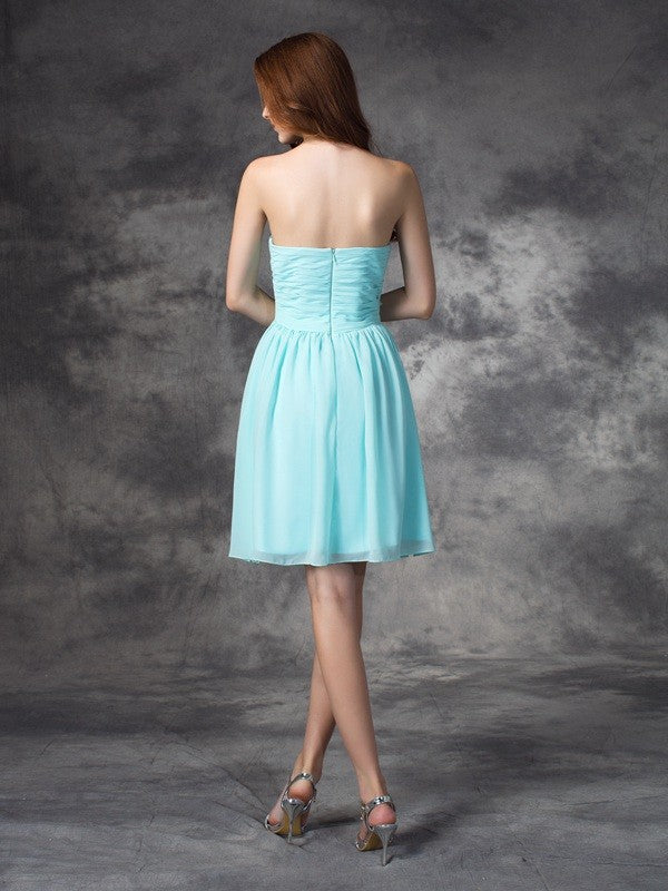 Vestido de dama de honor corto de gasa, sin mangas, con escote corazón y volantes, corte A/princesa, para fiesta de bienvenida