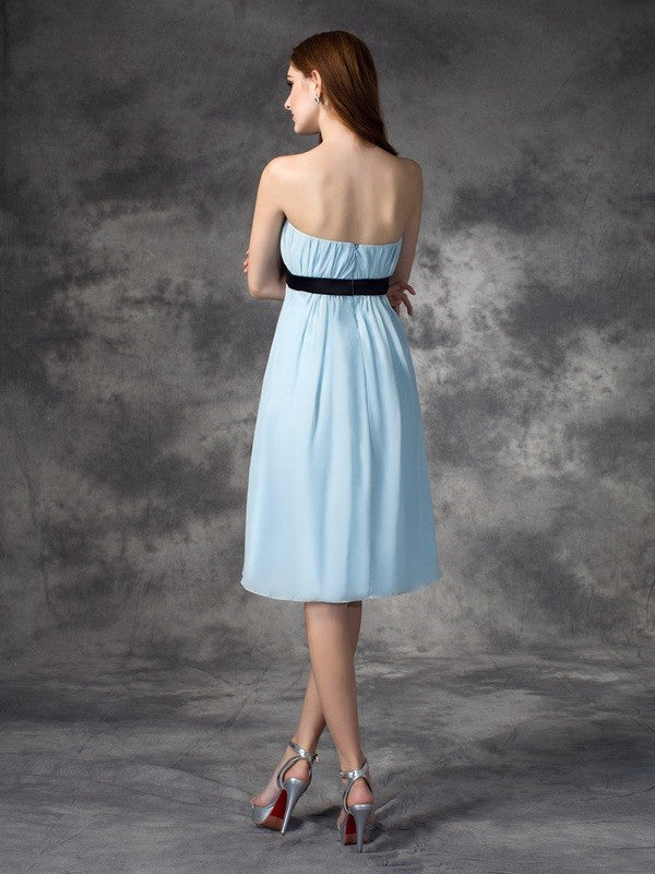 A-Linie/Princess-Linie Trägerlos Strass Ärmellos Kurz Chiffon Junior-Brautjungfernkleider Homecoming Ballkleid