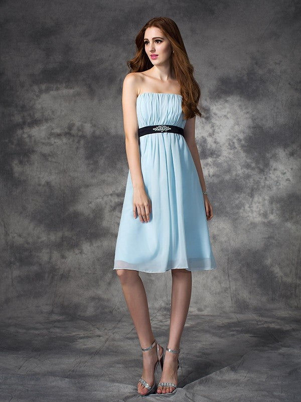 A-Linie/Princess-Linie Trägerlos Strass Ärmellos Kurz Chiffon Junior-Brautjungfernkleider Homecoming Ballkleid
