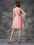 A-Linie/Princess-Linie One-Shoulder-Träger Handgemachte Blume Ärmellos Kurz Chiffon Brautjungfernkleider Homecoming-Kleid