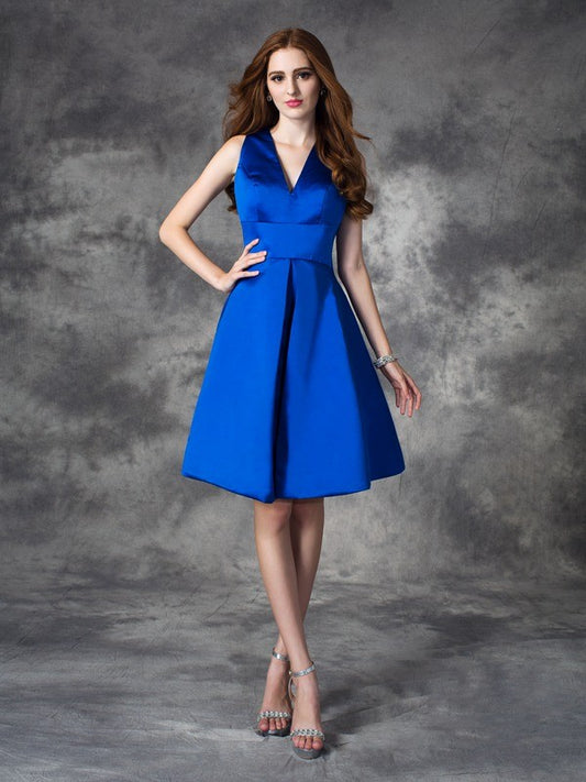 Vestidos de dama de honor cortos de satén con escote en V, fruncidos, sin mangas, corte A/princesa, para regreso a casa