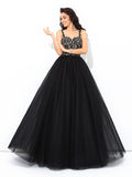 Vestido de quinceañera largo con tirantes y apliques, sin mangas y red