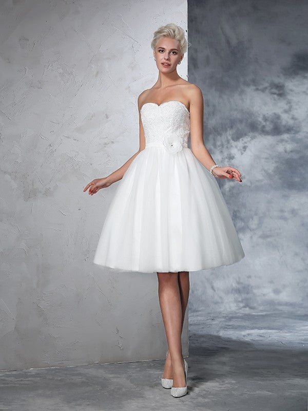 A-Line/Princess Sweetheart Hand-made Flower Sleeveless Short Net Wedding Dresses Bridal Gowns