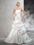 Sheath/Column Strapless Pleats Sleeveless Long Satin Wedding Dresses Bridal Gowns