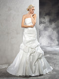 Sheath/Column Strapless Pleats Sleeveless Long Satin Wedding Dresses Bridal Gowns