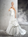 Sheath/Column Strapless Pleats Sleeveless Long Satin Wedding Dresses Bridal Gowns