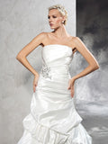 Sheath/Column Strapless Pleats Sleeveless Long Satin Wedding Dresses Bridal Gowns