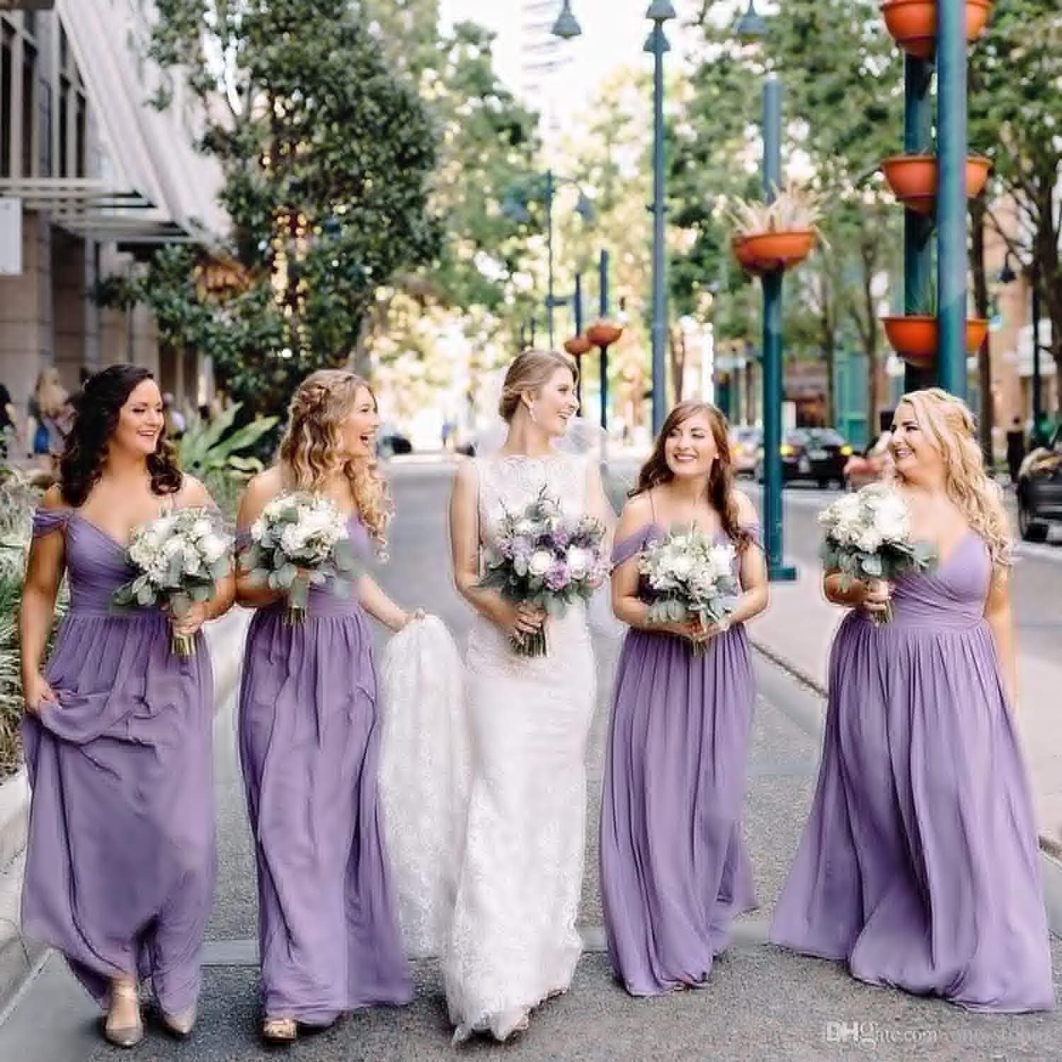 Schulterfreies Chiffon-Brautjungfernkleid mit Taschen für die Hochzeit 