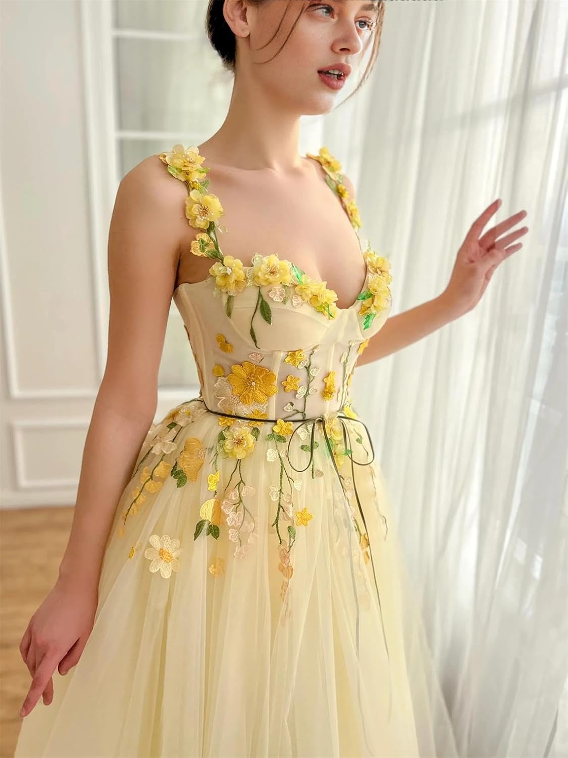 Ball Gown Romantic Party Dresses Sweetheart Sleeveless Tea Length Tulle with Embroidered Lace Fashion Evening Gown
