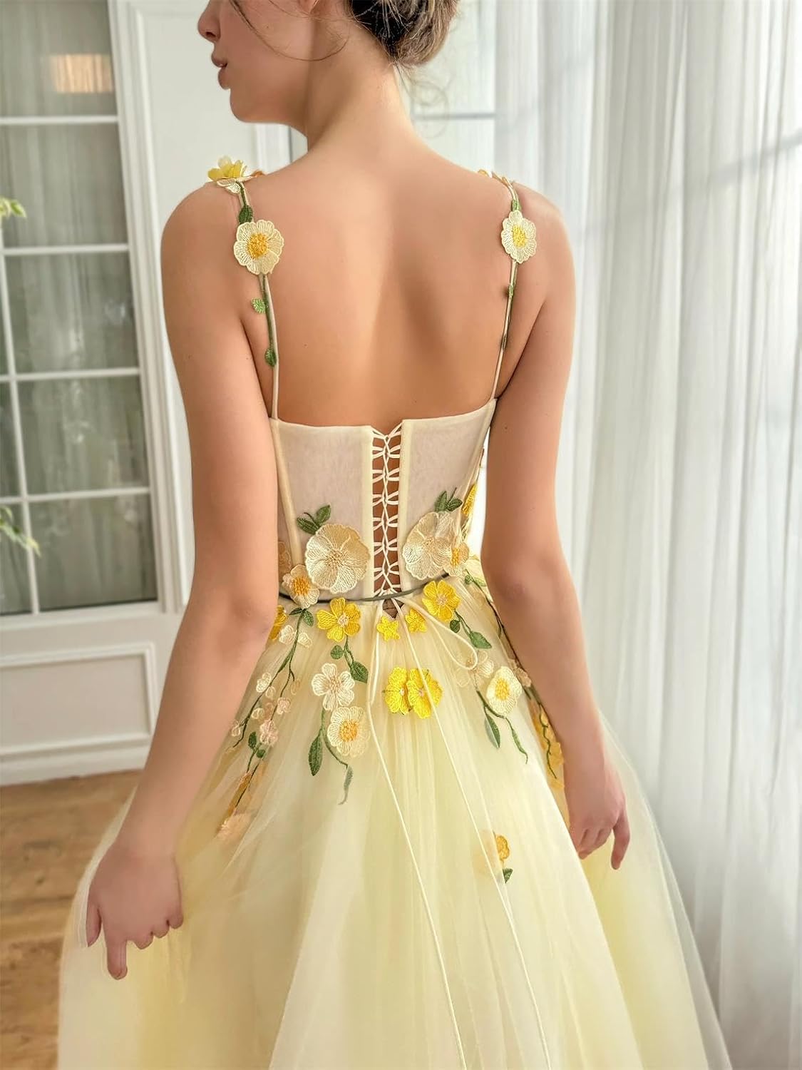Ball Gown Romantic Party Dresses Sweetheart Sleeveless Tea Length Tulle with Embroidered Lace Fashion Evening Gown
