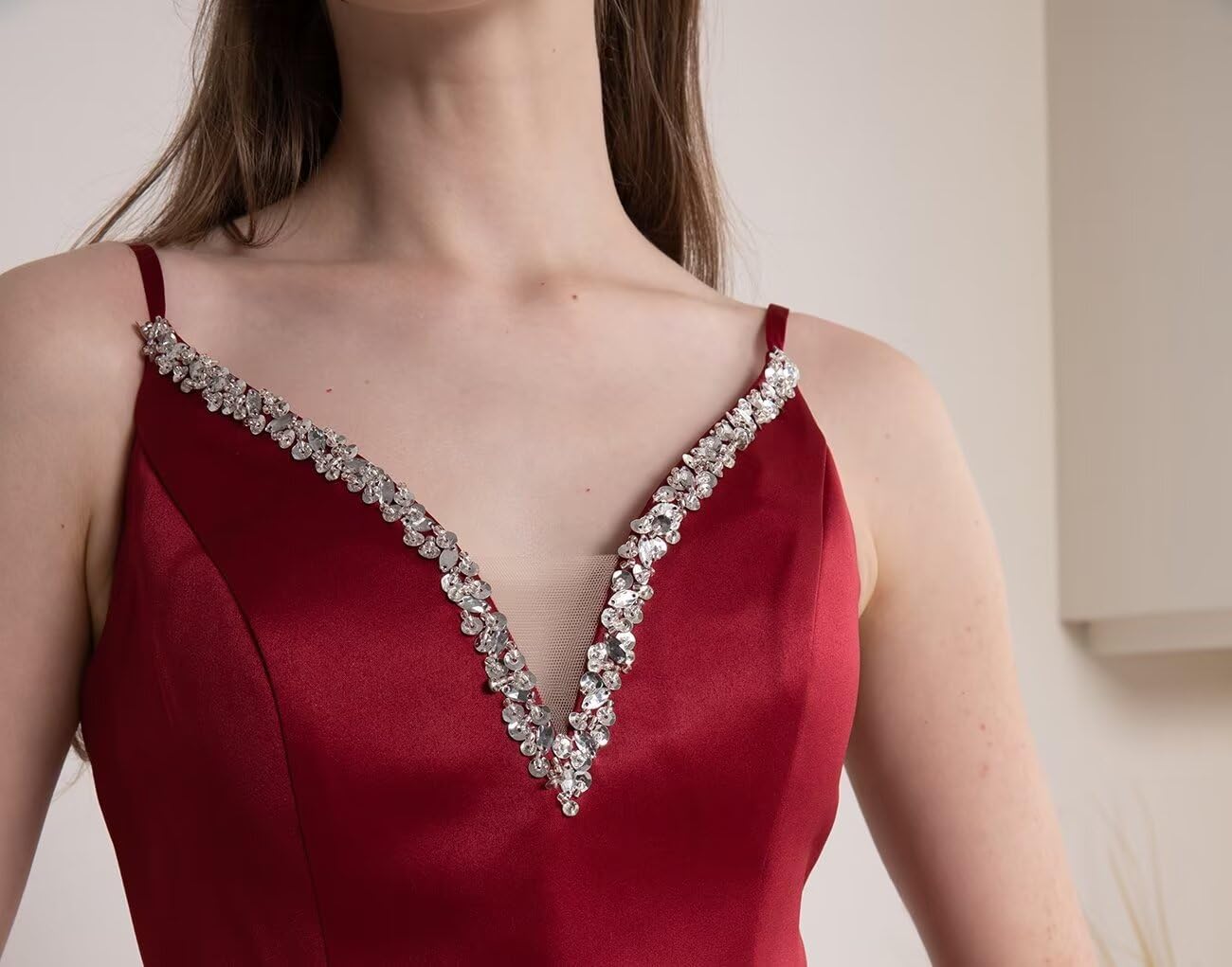 Spaghetti Straps Satin Homecoming Dresses for Teens V-Neck Short Prom Dress A-Line Beaded Cocktail Party Gowns