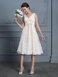 A-Line/Princess V-neck Sleeveless Knee-Length Lace Bowknot Wedding Dresses Bridal Gowns