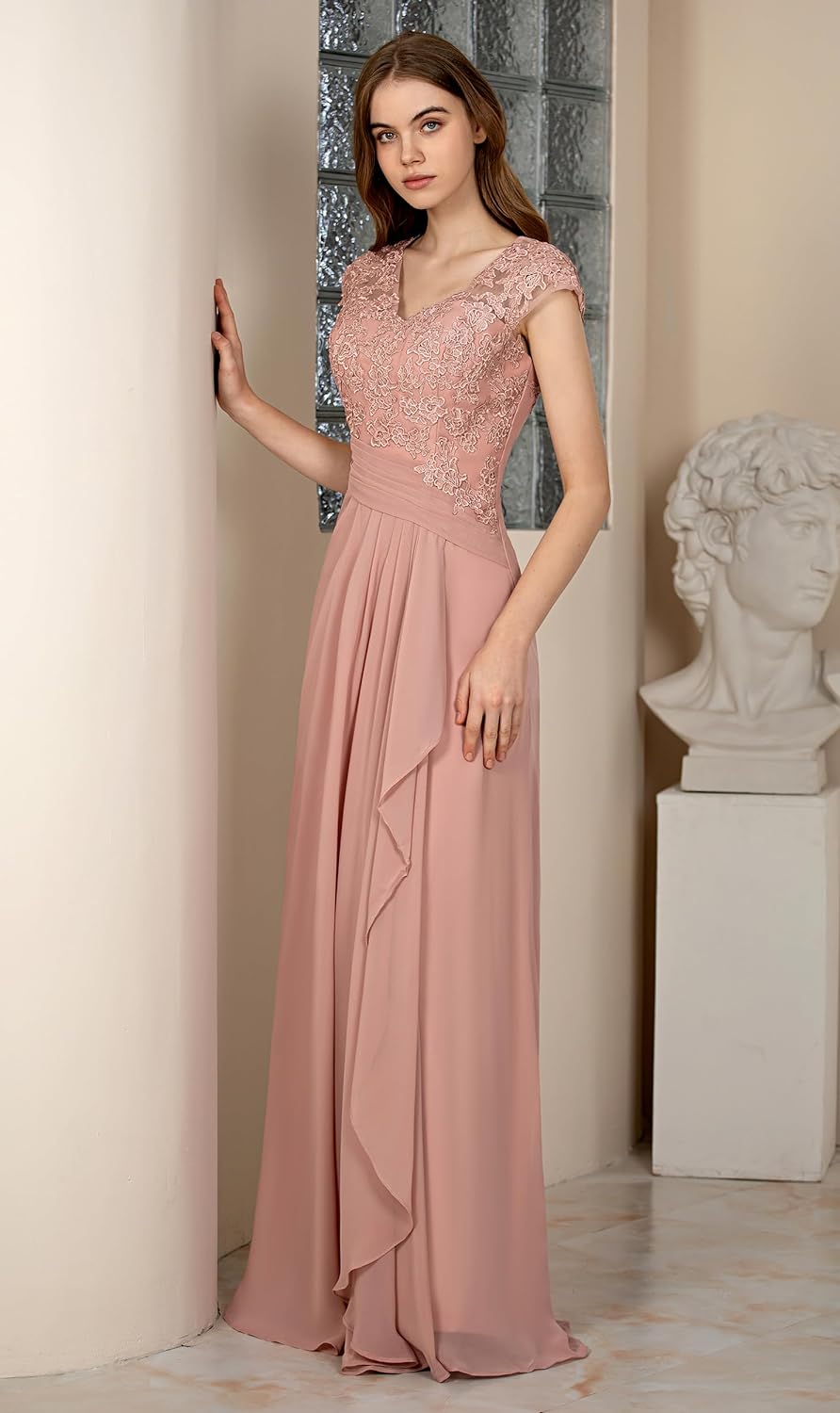 Women's Mother of The Bride Dresses for Wedding V Neck Lace Appliques Formal Evening Gowns