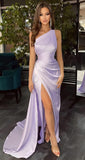 Vestidos de dama de honor largos con un hombro al descubierto y pliegues de satén estilo sirena para fiesta de boda formal 