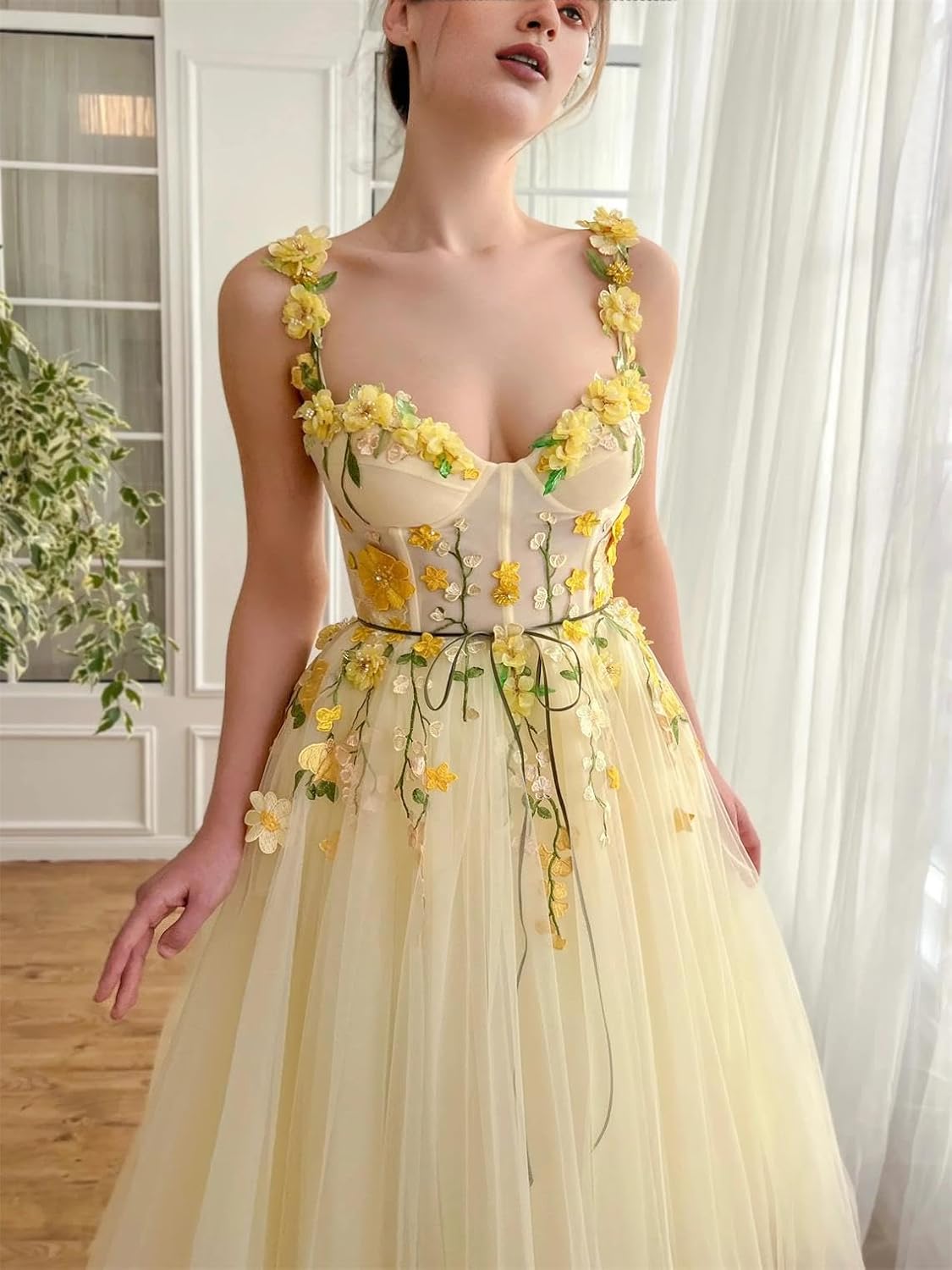 Ball Gown Romantic Party Dresses Sweetheart Sleeveless Tea Length Tulle with Embroidered Lace Fashion Evening Gown