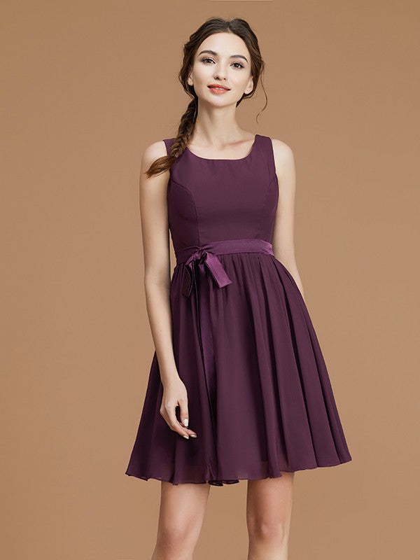 A-Linie/Princess-Linie Bateau-Ausschnitt Ärmellos Kurz/Mini Schärpe/Bänder/Gürtel Chiffon Brautjungfernkleider Homecoming-Kleid