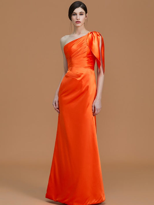 Trompete/Meerjungfrau One-Shoulder Ärmellos Bodenlang Geraffte Seide wie Satin Brautjungfernkleider Hochzeitsgastkleid