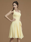 Vestido de dama de honor de gasa con corte A/princesa, cuello halter, sin mangas, corto/mini, con volantes, para invitada de boda