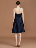 A-Linie/Princess-Linie Herzausschnitt Knielang Ärmellos Satin Handgemachte Blume Brautjungfernkleider Homecoming-Kleid