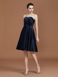 A-Linie/Princess-Linie Herzausschnitt Knielang Ärmellos Satin Handgemachte Blume Brautjungfernkleider Homecoming-Kleid