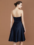 A-Linie/Princess-Linie Herzausschnitt Knielang Ärmellos Satin Handgemachte Blume Brautjungfernkleider Homecoming-Kleid
