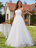 Klassisches, verstellbares Tüll-Brautkleid mit Spaghettiträgern und Paillettenkette in der Taille