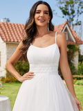 Klassisches, verstellbares Tüll-Brautkleid mit Spaghettiträgern und Paillettenkette in der Taille