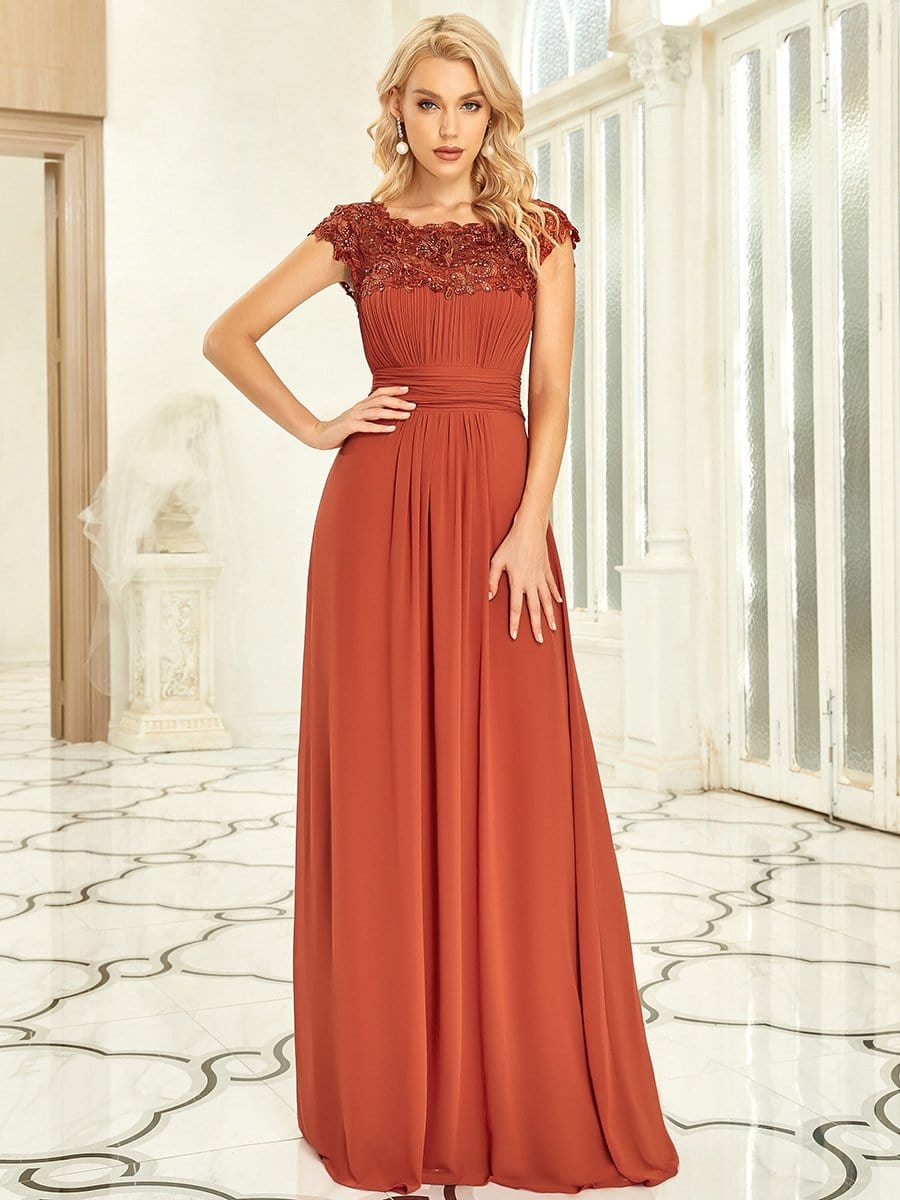Elegantes bodenlanges Brautjungfernkleid mit Flügelärmeln aus Spitze