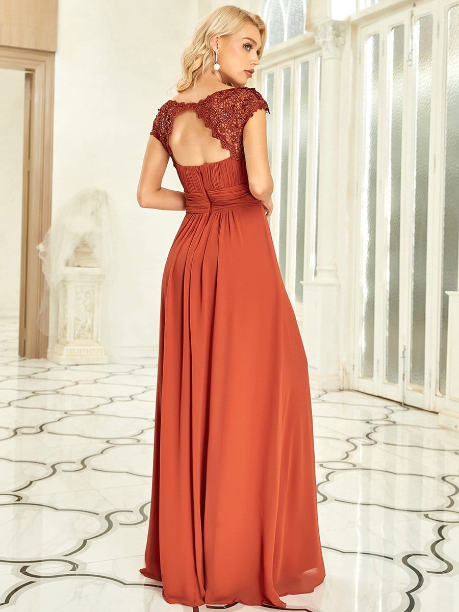 Elegantes bodenlanges Brautjungfernkleid mit Flügelärmeln aus Spitze