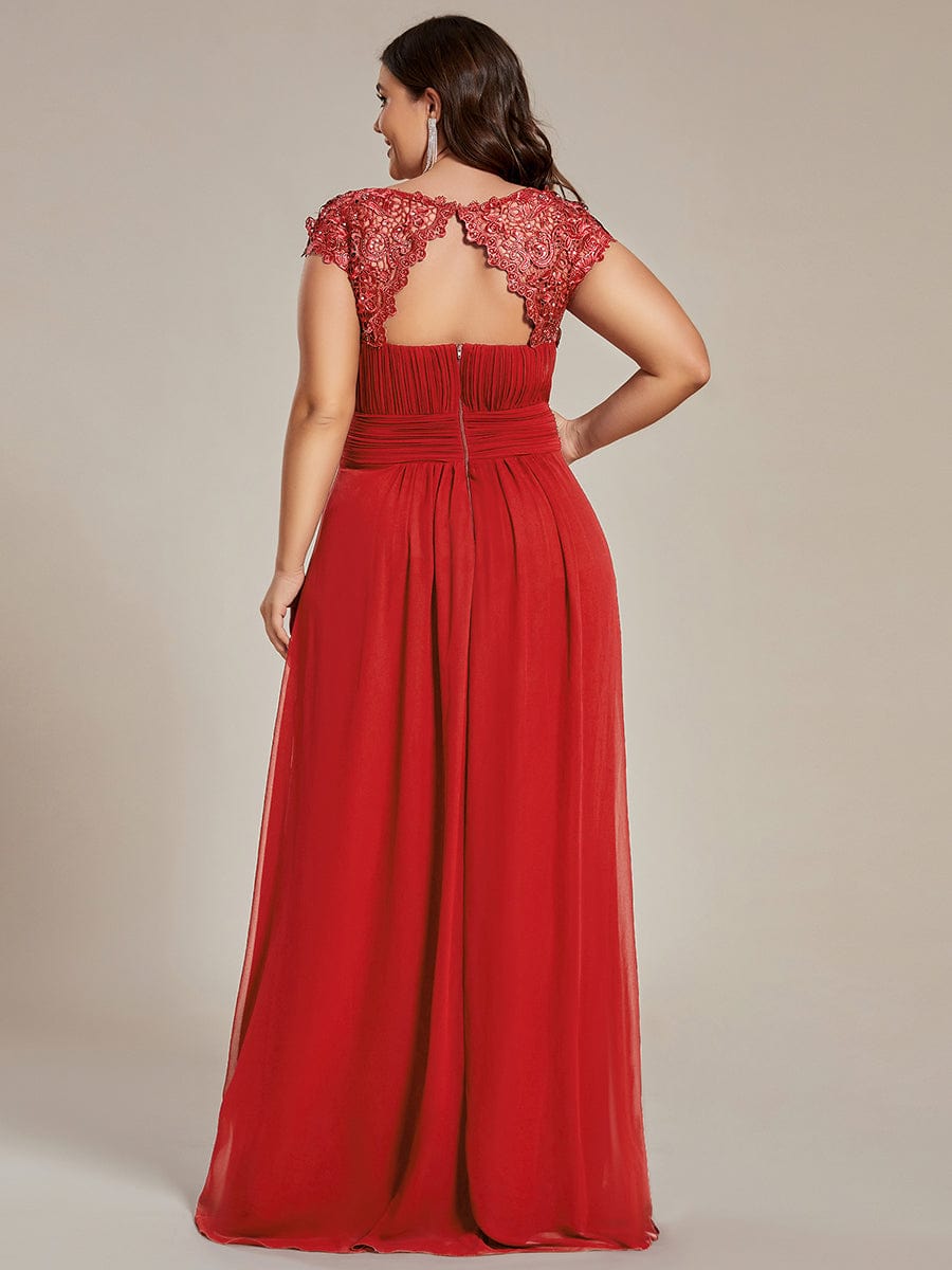 Elegantes bodenlanges Brautjungfernkleid mit Flügelärmeln aus Spitze