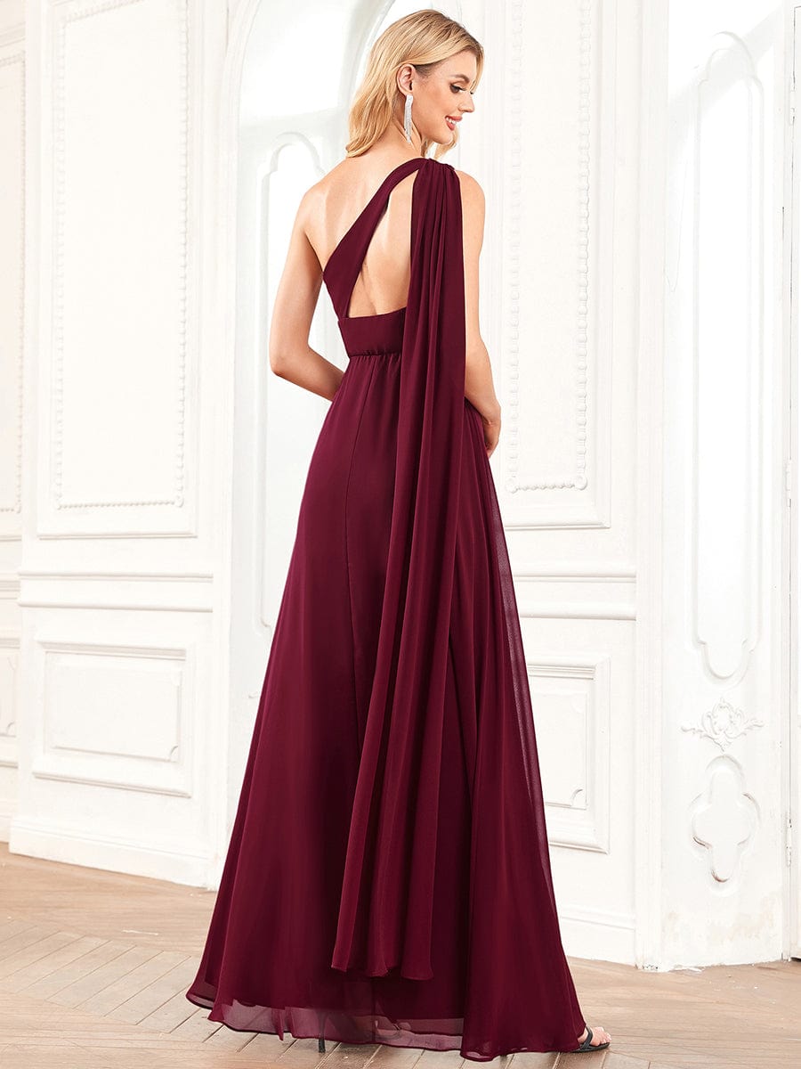 Vestido de dama de honor de gasa plisado con mangas asimétricas y corte A para noche formal