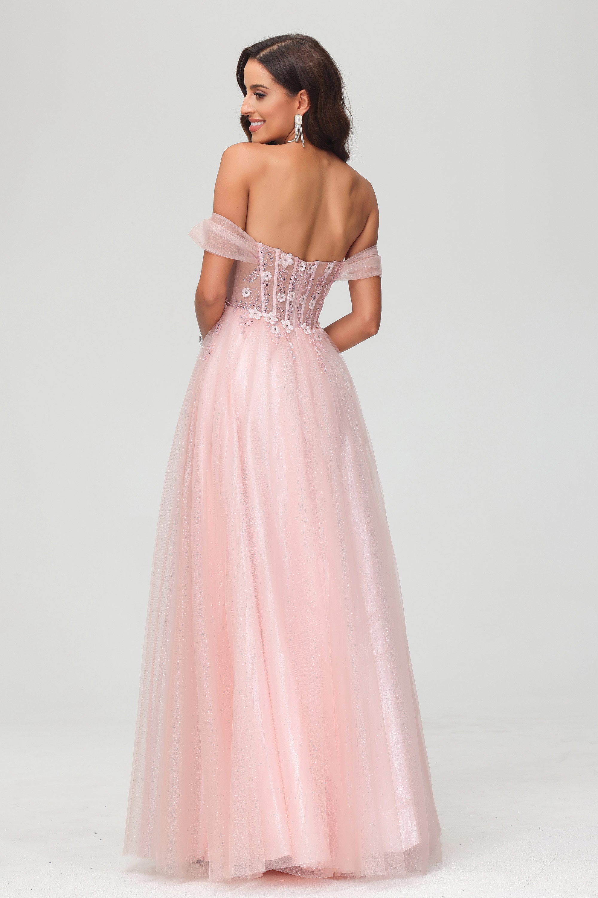 Schulterfreies, bodenlanges Prinzessinnen-Ballkleid mit Applikationen und Schlitz aus Tüll, formelle Abendkleider