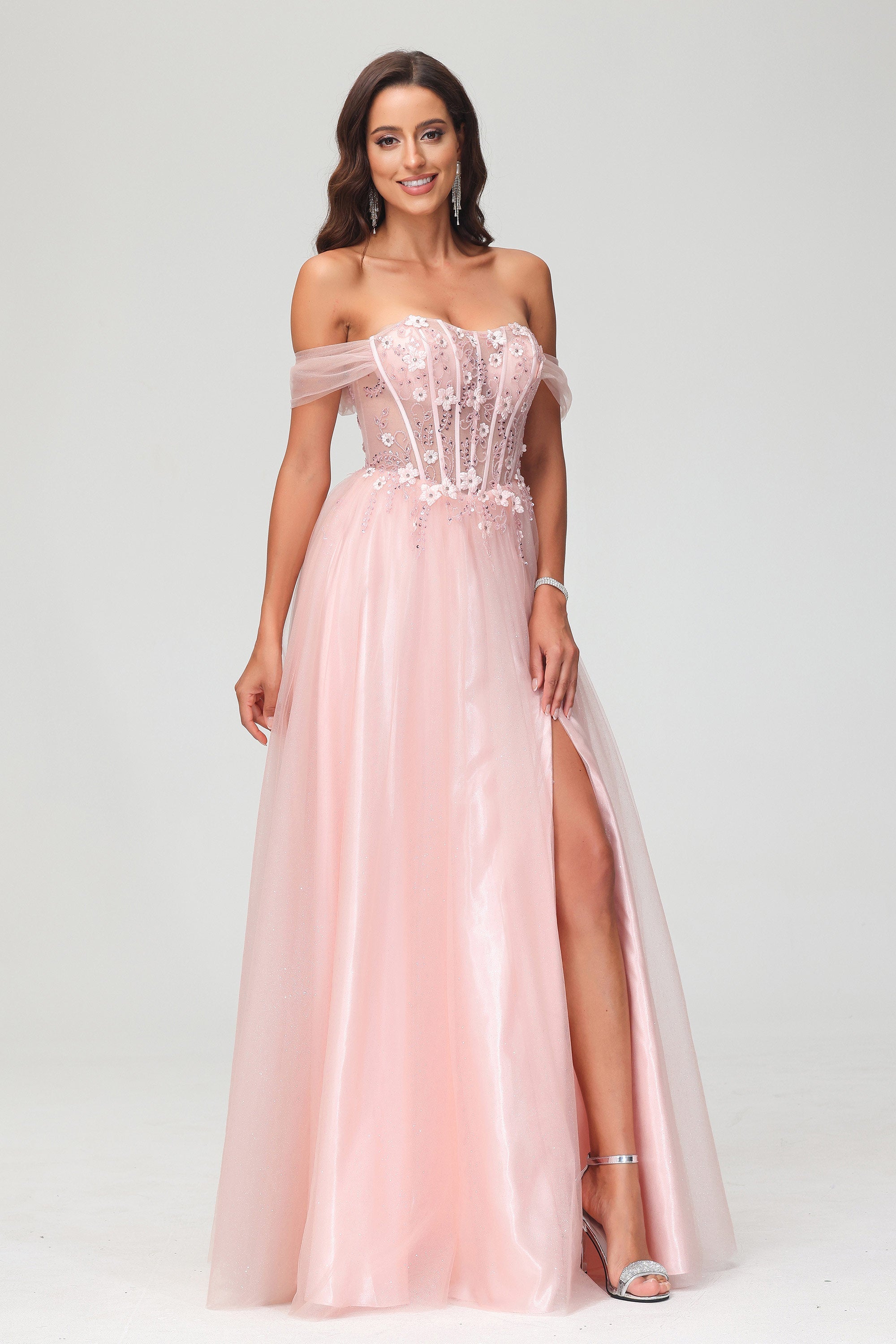 Schulterfreies, bodenlanges Prinzessinnen-Ballkleid mit Applikationen und Schlitz aus Tüll, formelle Abendkleider