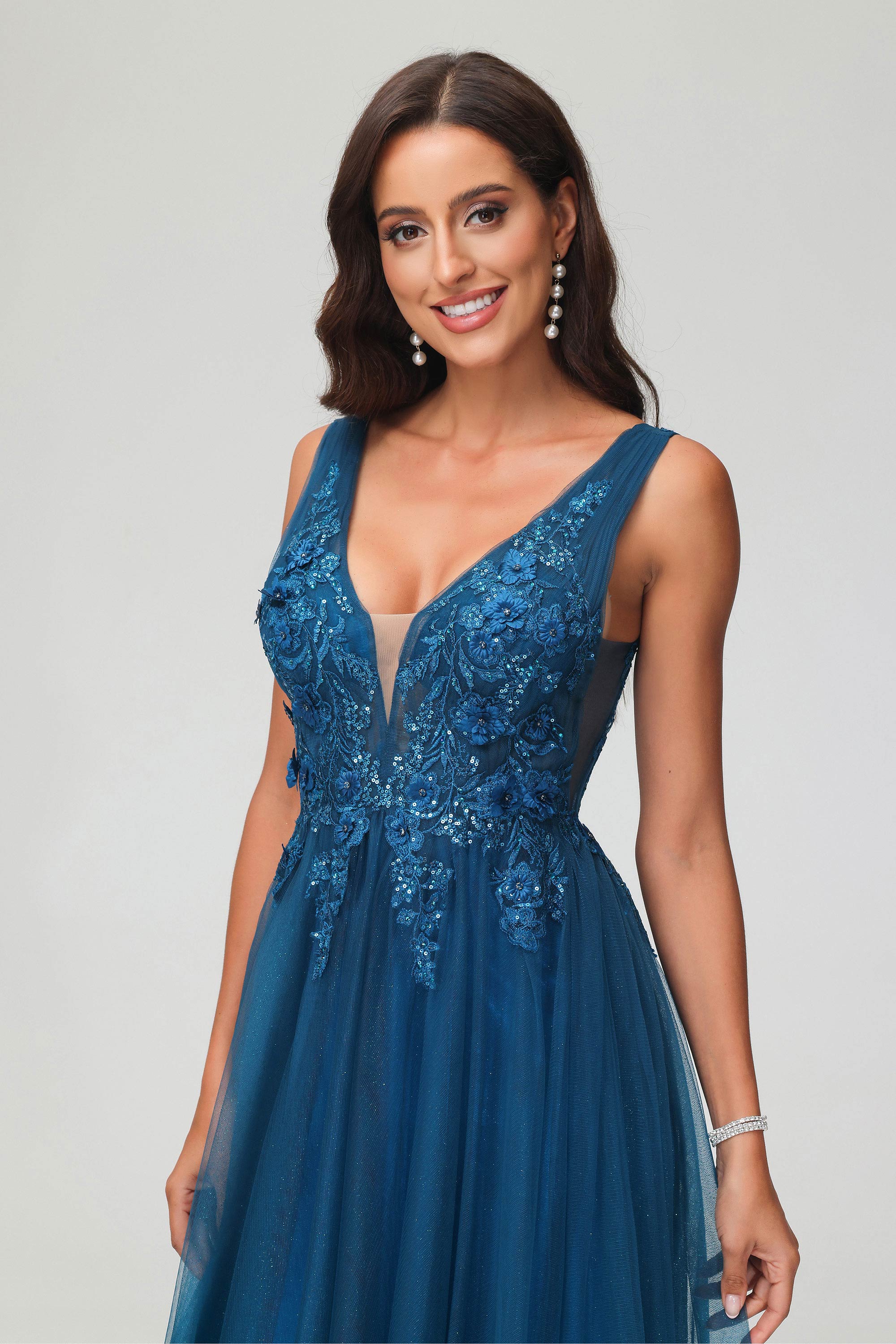A Line V Neck Applique See-through Beaded Tulle Prom Party Dress Formal Evening Ball Gowns