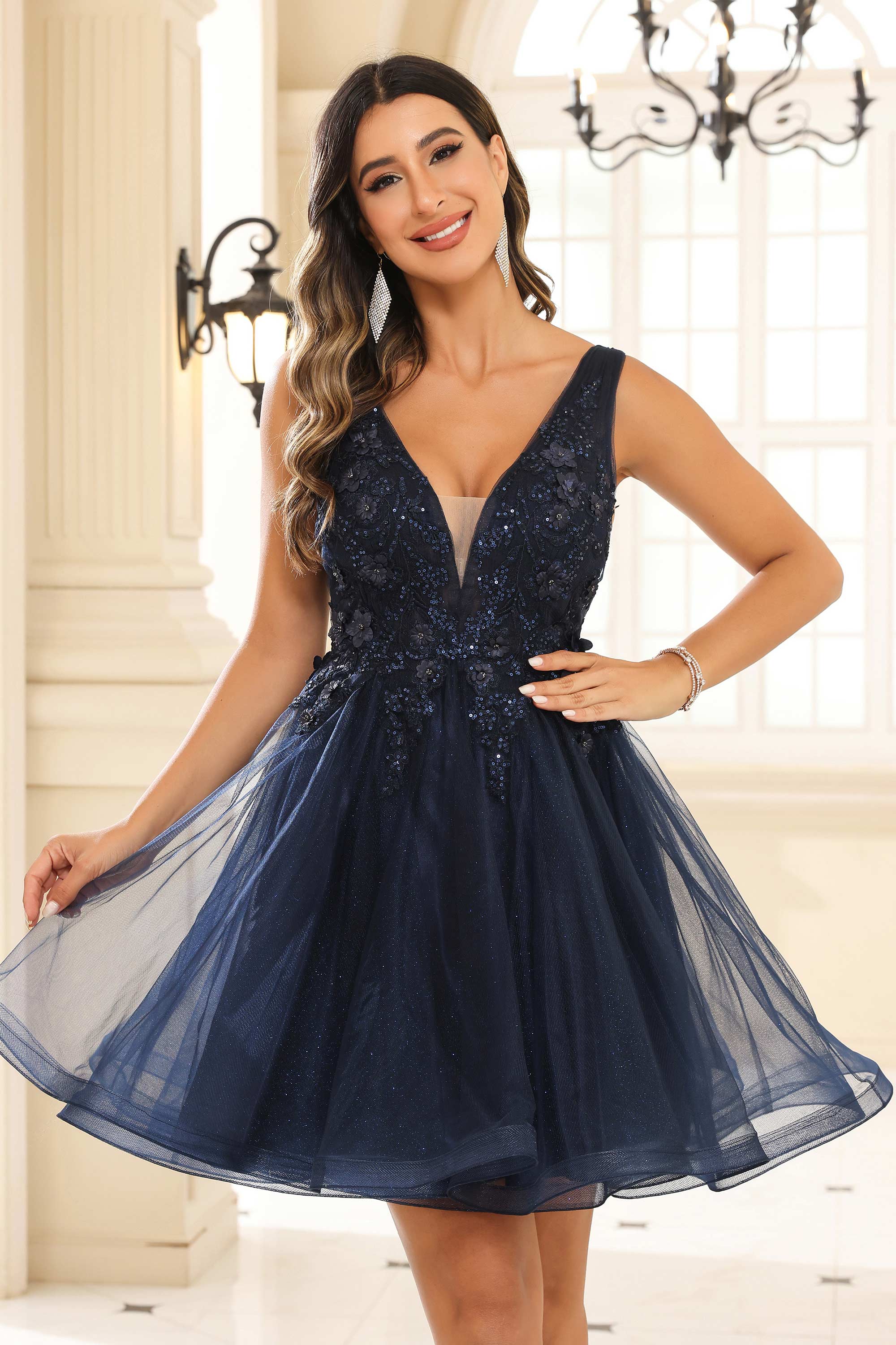 Deep V-neck Beaded Floral Applique Tulle Mini Homecoming Prom Dress Party Cocktail Gowns