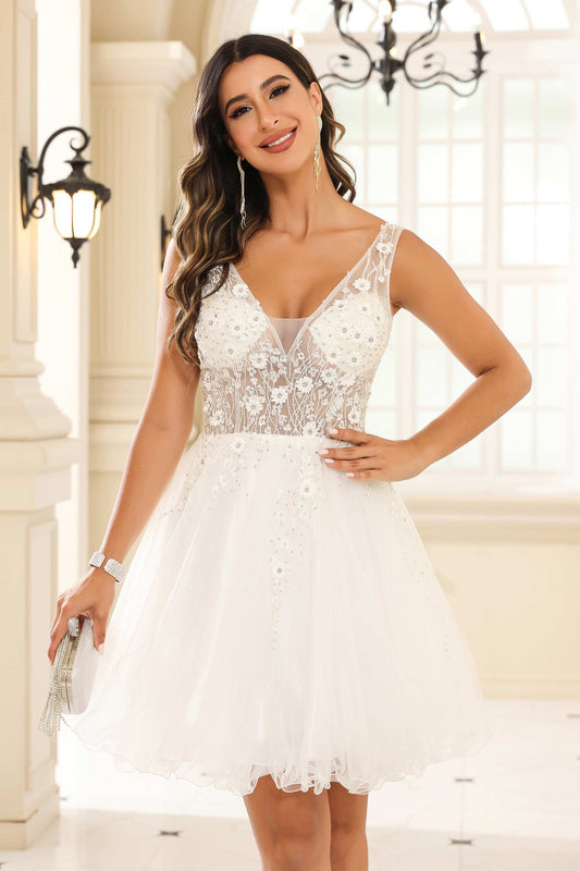 V-neck See-through Rhinestone A-line Tulle Mini Homecoming Prom Dress Party Cocktail Gowns