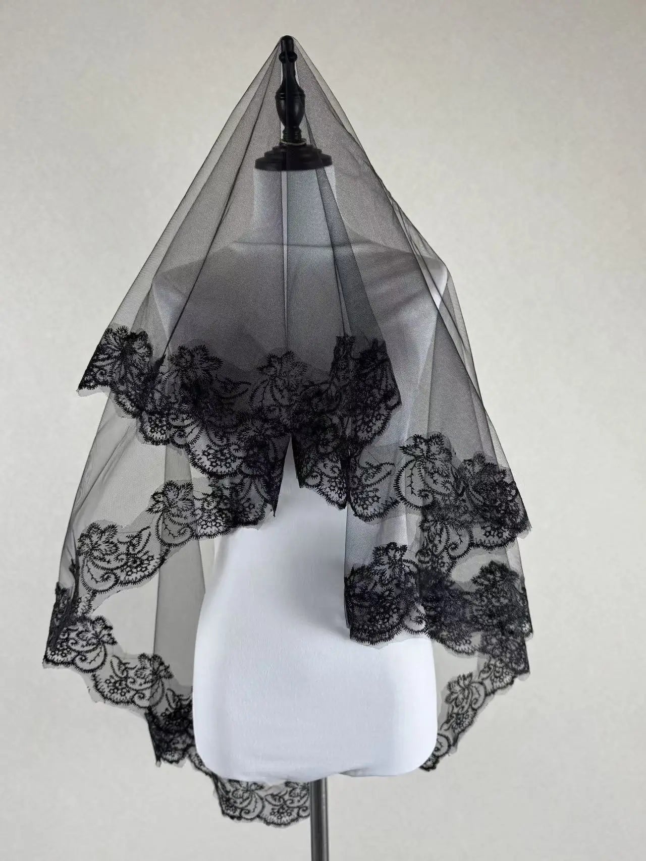 White Ivory Red Black Bridal Veil Lace Short Elbow Wedding Tulle Appliques Embroidery Edge Long Cathedral Bride Veils 1.4M 265cm