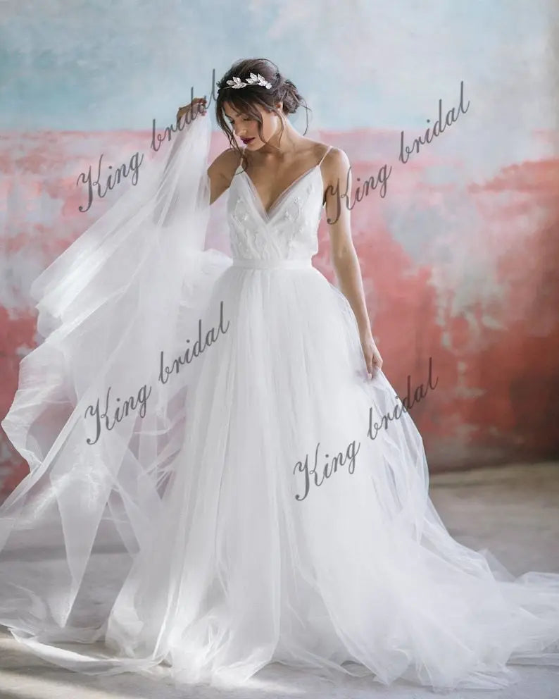Off white Tüll Brautkleider handbesticktes Brautkleid Volles Brautkleid Spaghettiträger schlichtes Brautkleid 