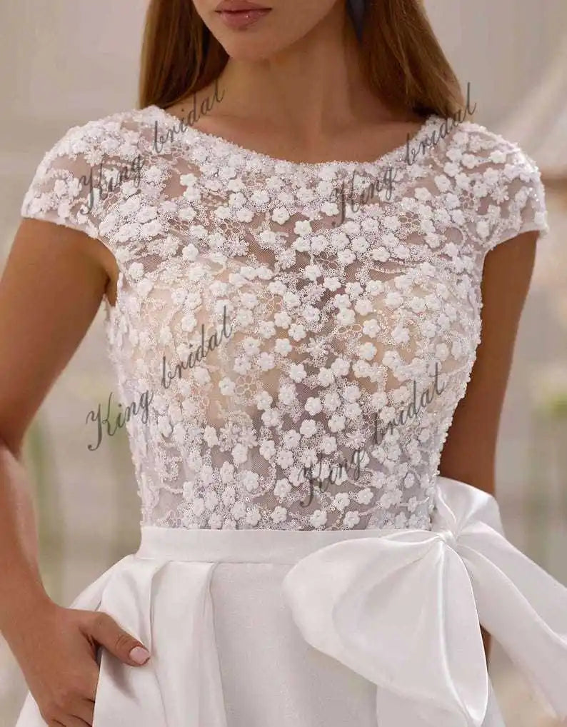 Florales Spitzen-Brautkleid, Satinrock, Korsettkleid mit abnehmbarer Schleife, A-Linie, individuelles Brautkleid, schlichtes Hochzeitskleid 