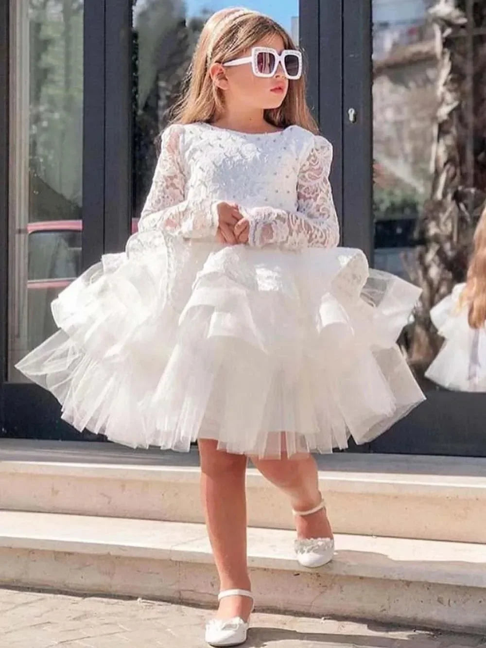 Knielanges Kleid mit Schleife und Spitze für Kindergeburtstage, Erstkommunion, individuelles elfenbeinfarbenes Blumenmädchenkleid, Festzugskleid für Hochzeit 